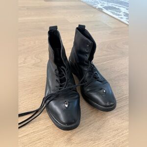 Women’s vintage eyeball black Leather Chelsea Boots size 6